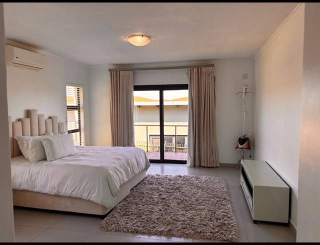 4 BEDROOM HOUSE FOR SALE IN PALM LAKES ESTATE